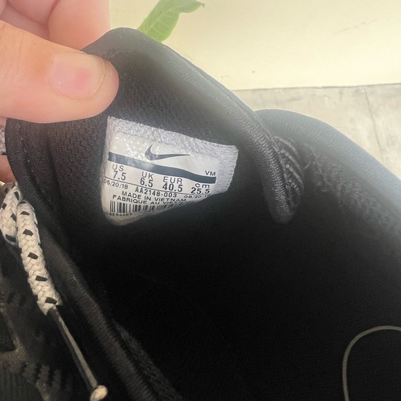 Nike Air Max Axis Premium Wolf Grey - Picture 6 of 6